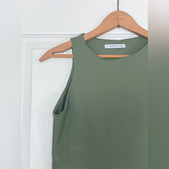 REORIA Sleeveless Halter Neck Double Lined Casual Basic Tank Crop Tops - Picture 1 of 3